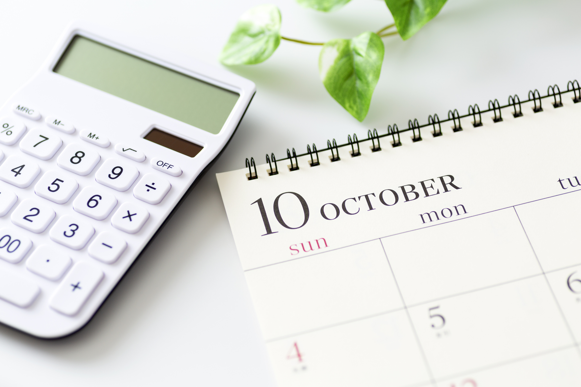 10月のカレンダーと電卓