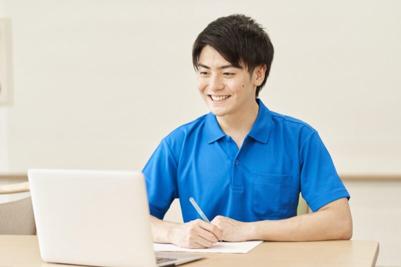 働きながら通える受講スタイルの比較
