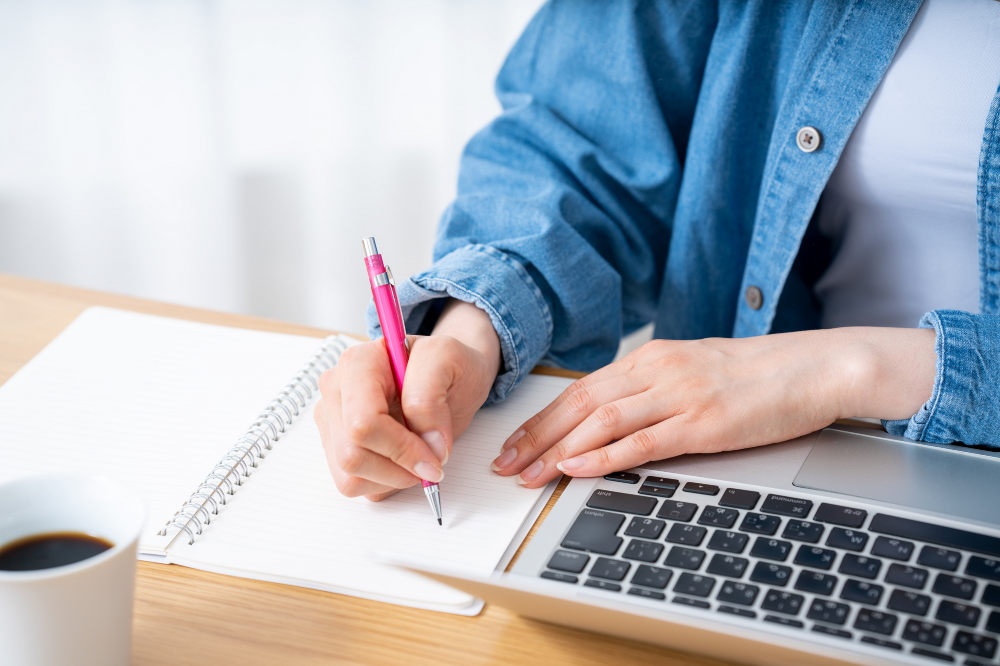 介護職員が副業を行うメリットとは